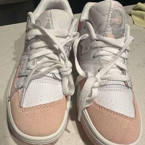 New balance 550. Kids size 5.5y. 23.5 cm. Brand new